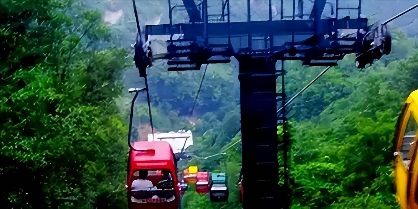1999年,贵州马岭河风景区缆车高空坠落,幸存儿被韩红抚养成才