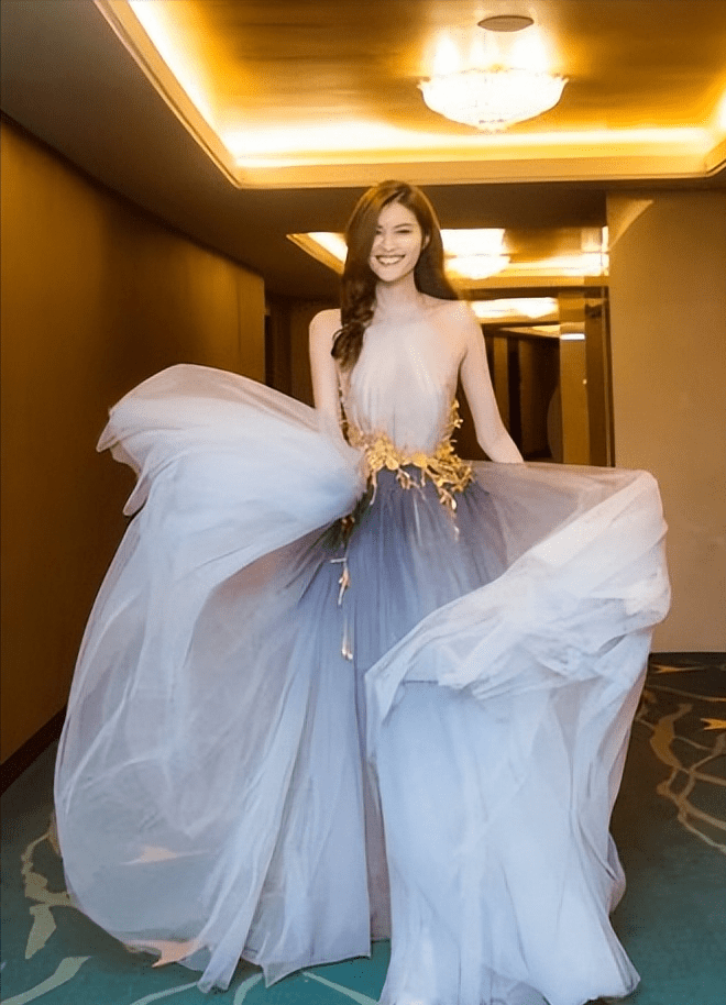 现在我们熟悉的有熊黛林,刘丹,周韦彤,王诗雯,龙蕾等活跃在娱乐一线的