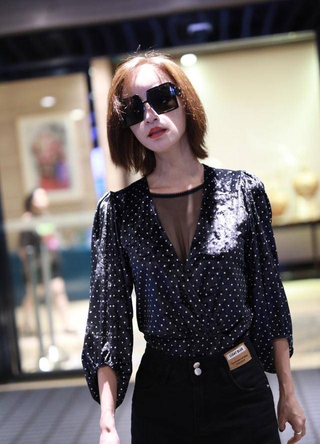 张歆艺瘦身成功自信很多,短裤 半时尚纱衬衫时尚洋气,又辣又飒_元素