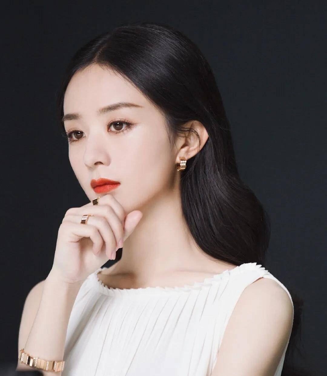 赵丽颖瘦成杨幂?同款"圆脸大眼"五官,怎么打扮才能摆脱土气?