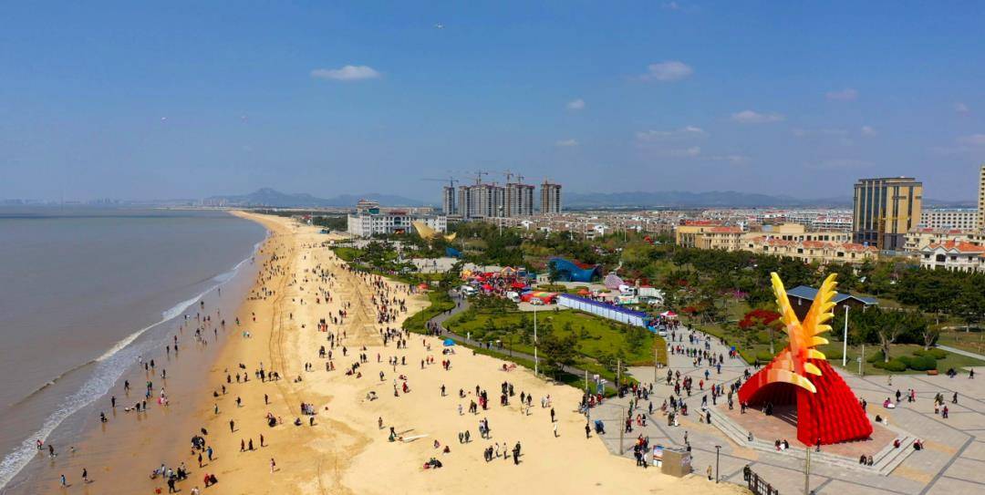 南海金滩海水浴场涉及南海公园,观海公园,香水海海洋公园等多个海岸