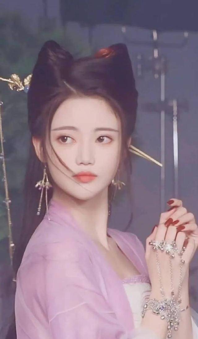 对cp吻戏超欲,这位御姊小狐妖走得是直接派,让人忍不住看了露出姨母笑