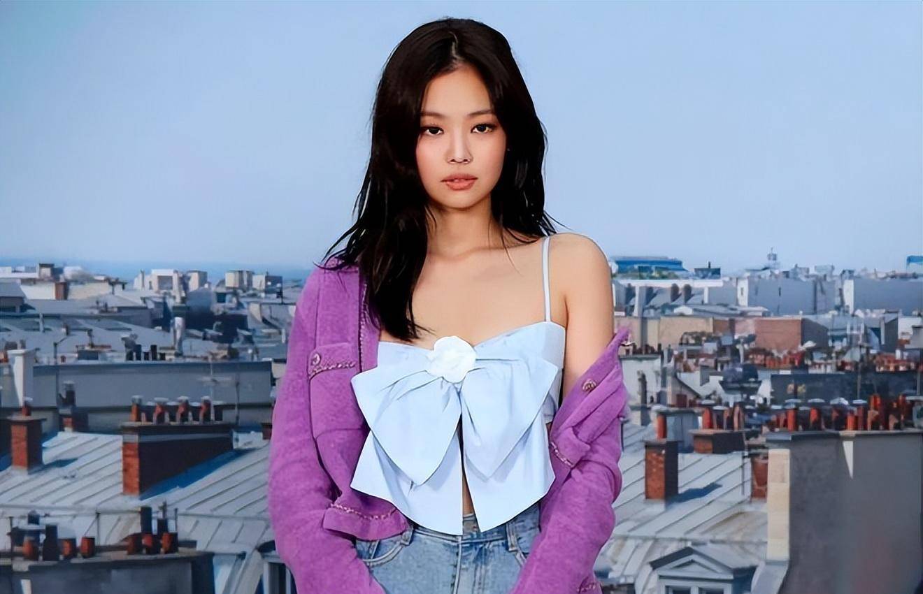 韓國演員jennie的著裝再次引發爭議,衣服太小顯胸露肚腩_風格_表演