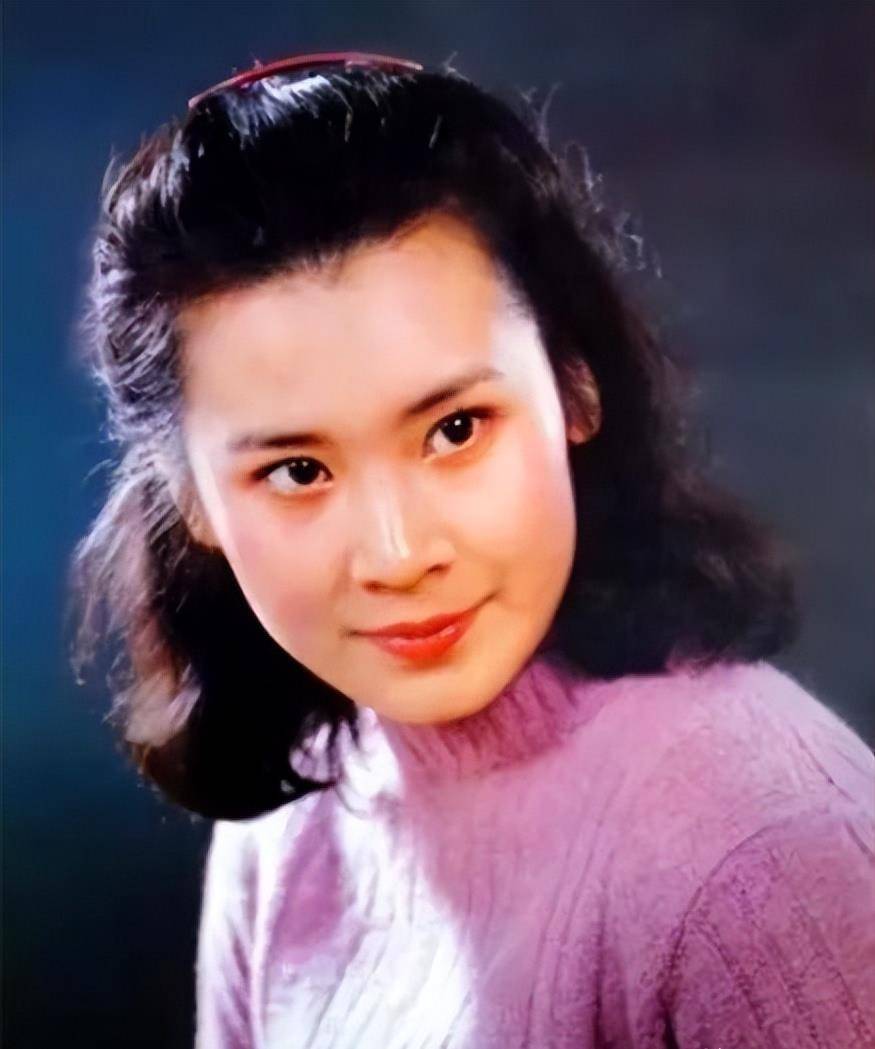 她是优秀演员,享"正军级"待遇,分手28年如今还是孤身一人_肖雄_事业