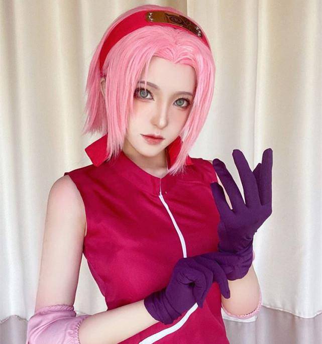 火影cosplay神还原,原神cosplay还原 火影:小樱神还原cos,护额当发箍细节好评,回眸眼神让人心动_漫迷_造型
