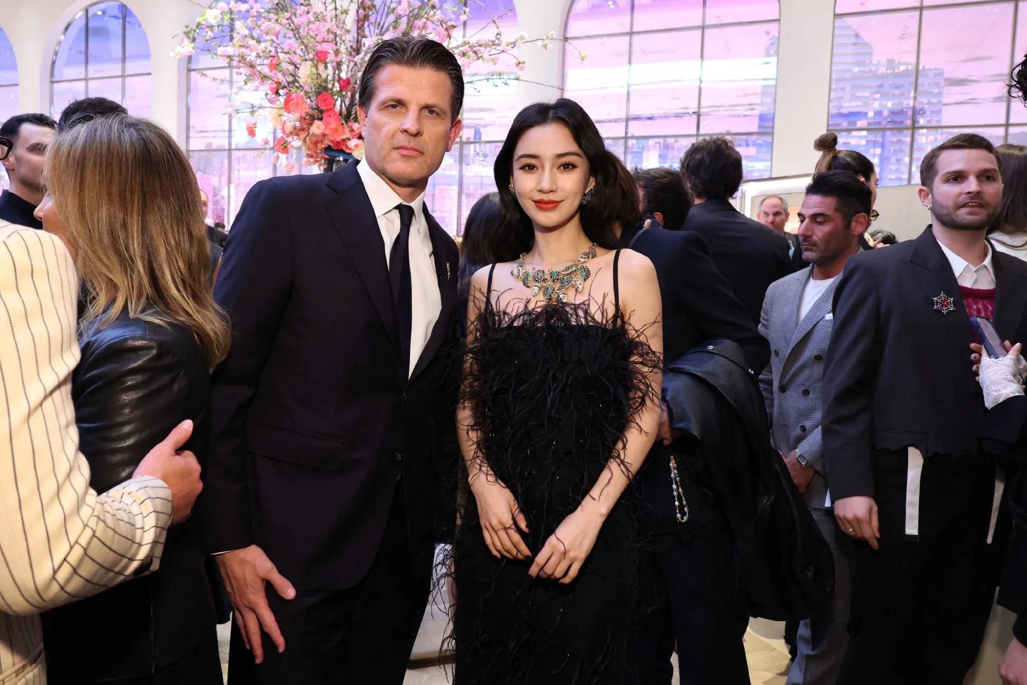 此次除了出席蒂芙尼的活动外,她还受邀参加了在纽约举办的princes