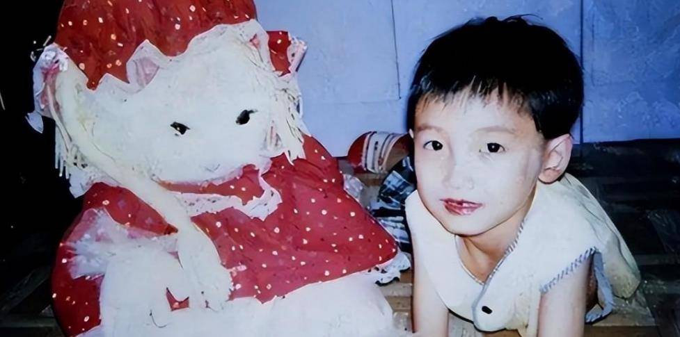 最美变性人河莉秀:为爱整容,两次被抛弃,如今48比84_男朋友_郑英_身份