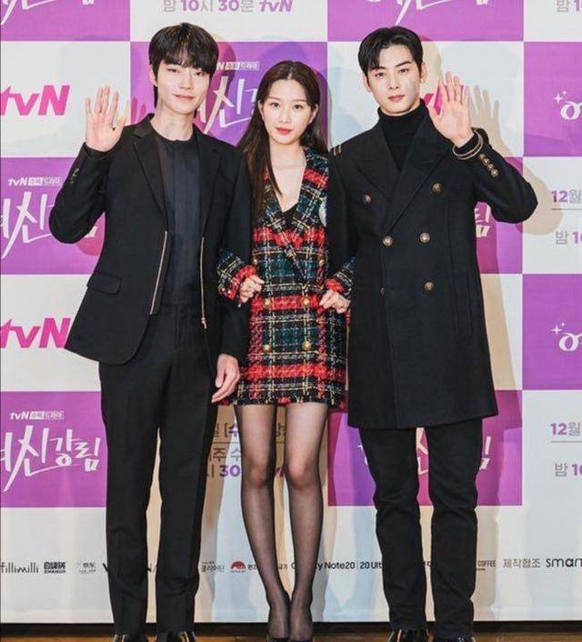 《女神降临》戏外车银优成团宠,对文佳煐撒娇,黄寅烨很宠溺他_剧中