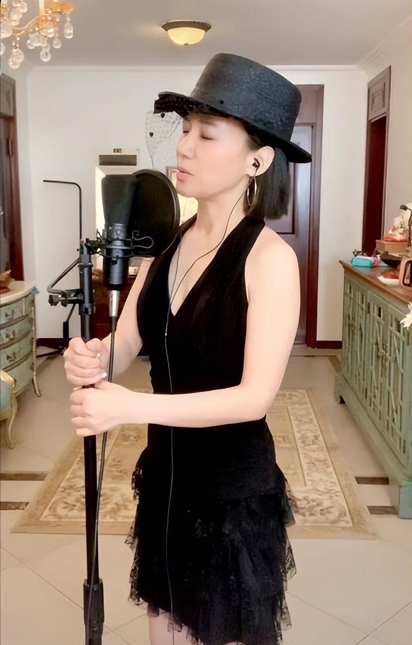 江南才女周艳泓:镜头下暴露过气明星网红路的尴尬_李厚霖_李湘_毕福剑