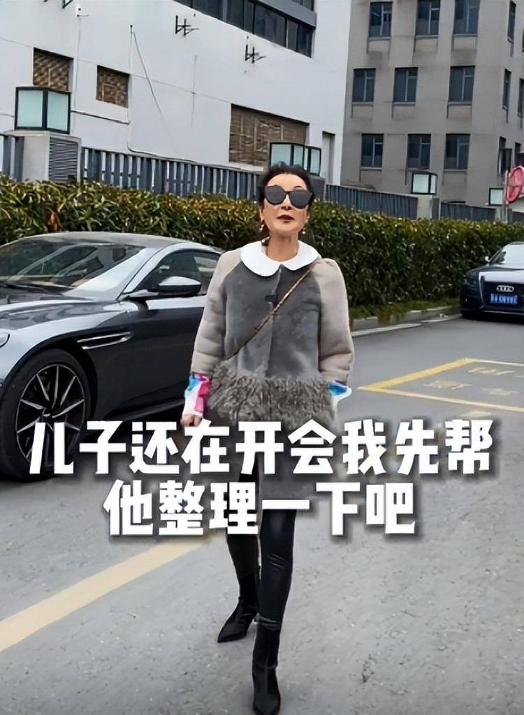 雪瑞姑姑:"冻龄奶奶"走红网络,抖音第一富婆,62岁活成18模样_生活