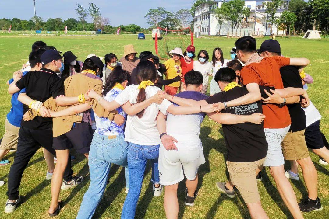 主题团建|极限飞盘团建活动|人间不值得,但快乐值得_团队_玩法_min