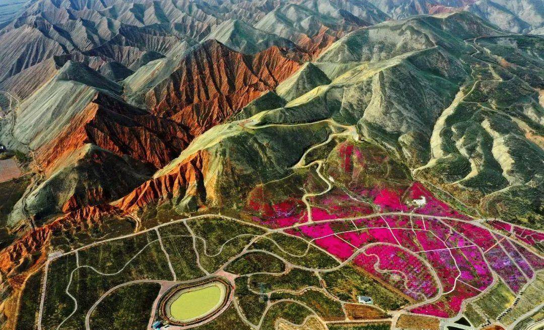 屯垦戍边的将士们在戈壁滩上建起的石河子有一座将军山将军山从原先的