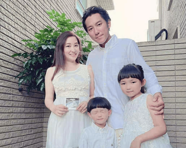 刘德华干儿子宣布三胎,4岁被父母分手,感激妻子给了自己一个家_张颖康