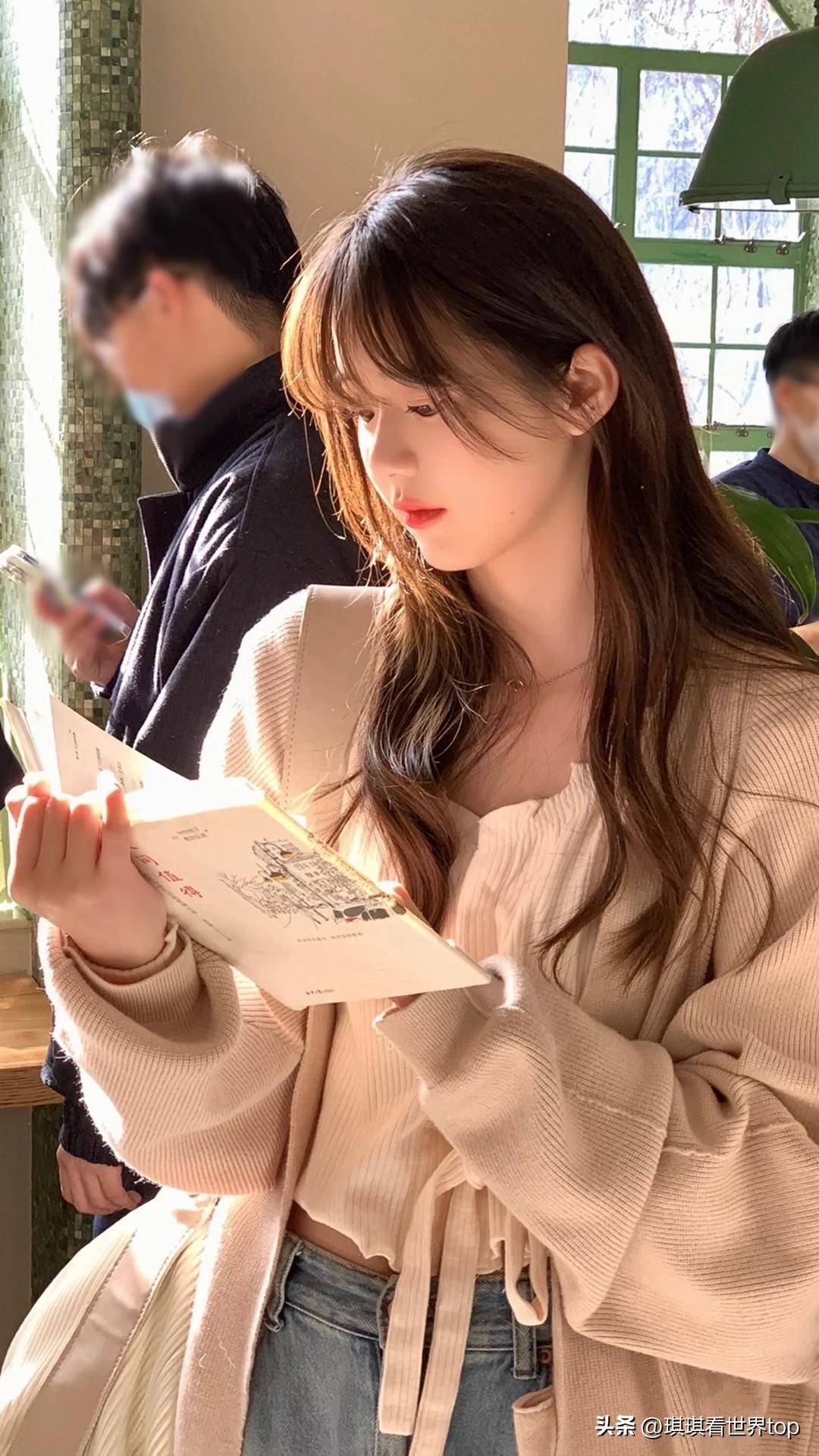 阳光明媚透露着香气的女子图片 连衣裙女子图片_启迪_审美_美貌