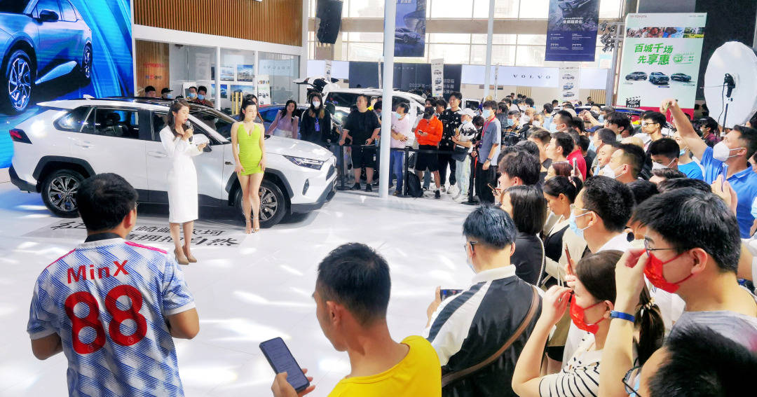 五一华南国际车展第三天:美女与科技,新车与优惠,给我一个不来的理由!