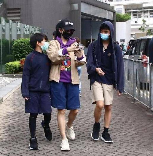 幼子罕露正脸神似老二,老大气质似谢霆锋_儿子_谢振轩_小时候