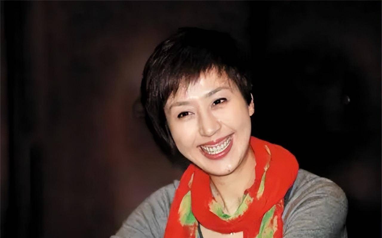 68岁老戏骨李成儒,二婚老婆是大名鼎鼎的她,分手后至今单身_史依弘