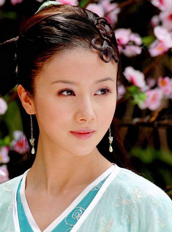 2008年,孫菲菲在《美人心計》中飾演的皇后青寧,美則美矣,但是表情卻