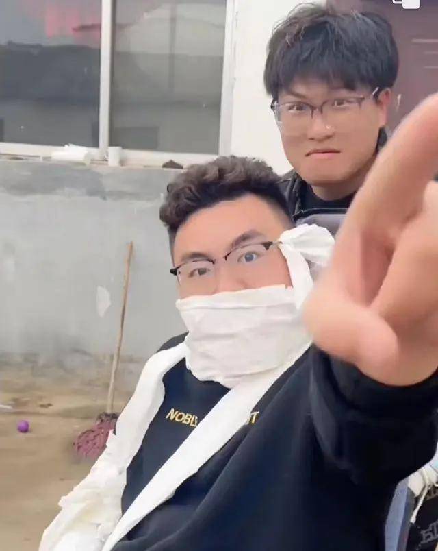 发声很硬气,称想看父母别人阻碍不了,脚在自己身上_许妈_郭威田_什么