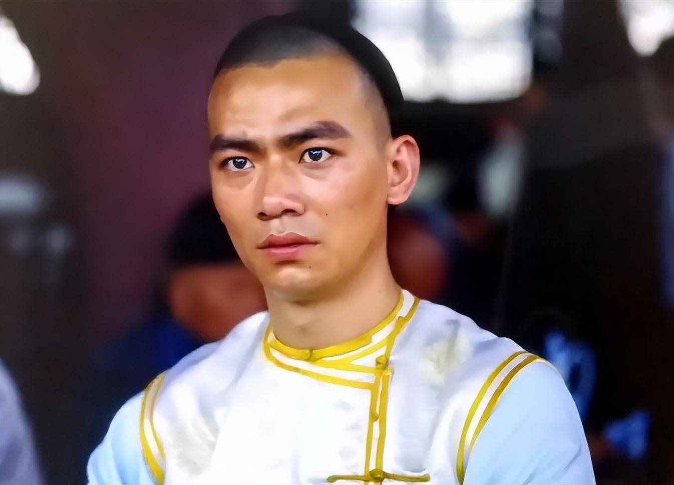 王群出演了《无敌鸳鸯腿》《侠女十三妹》《一代工具王》《金镖黄天霸