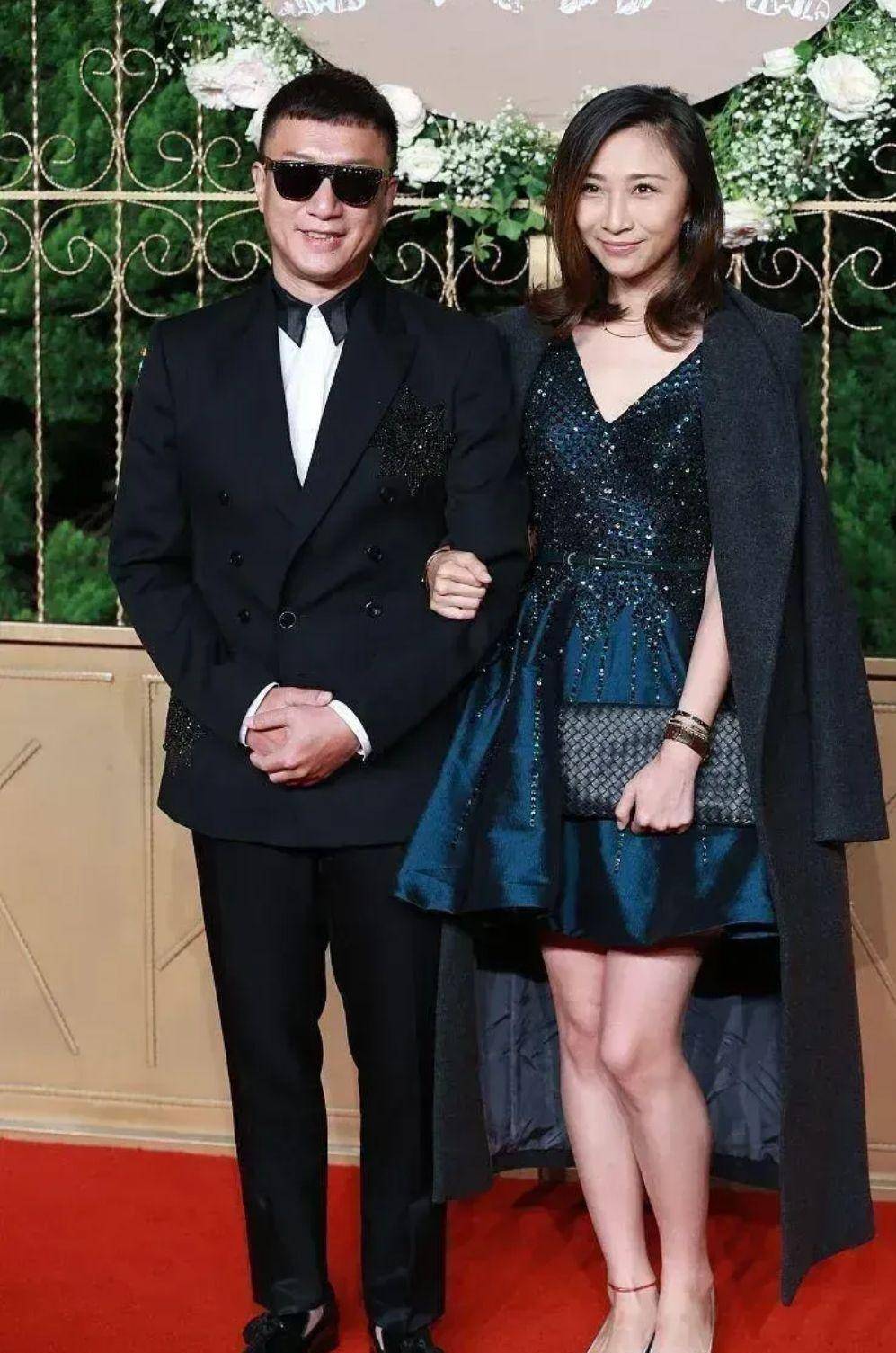 穿黑色西服真霸气,180㎝的身高还挺尴尬_王骏迪_设计_大衣