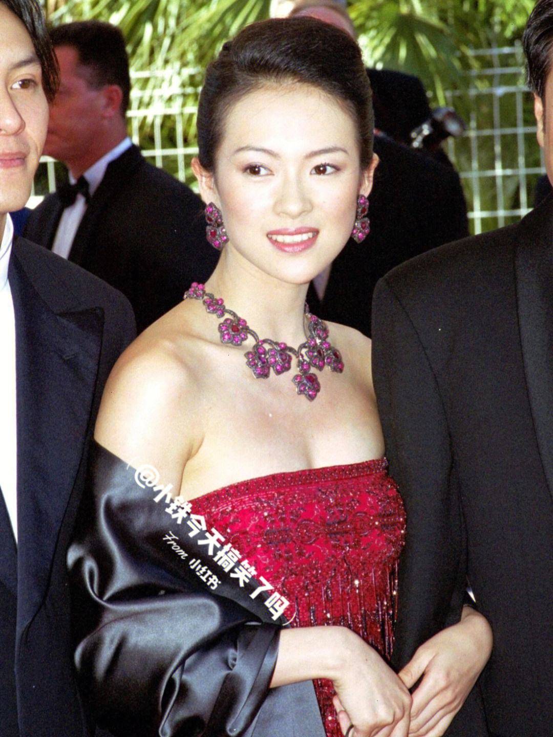 陈凯歌这一推,娱乐圈的捧高踩低,在章子怡身上体现得淋漓尽致_张艺谋