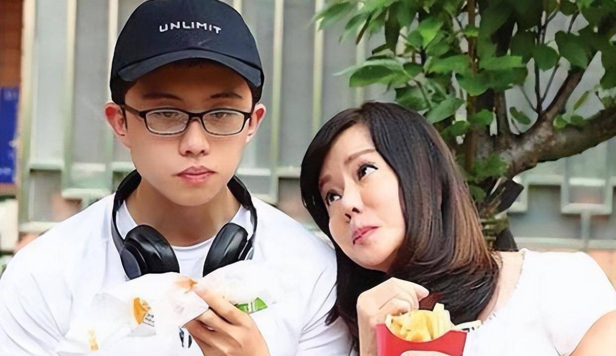 回顾女星狄莺有多溺爱儿子15岁才分床睡,不料儿子18岁就"出事"了