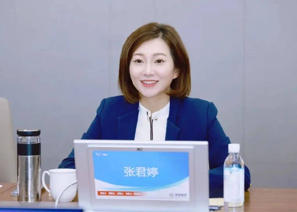 河北唐山首富女儿图片