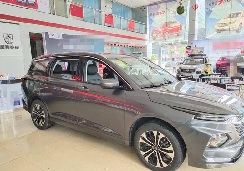 "五菱王"正式到店,大气银标,还带魔术座椅,或8万起能火吗?