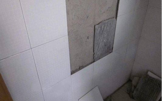 瓷砖掉落贴砖师傅分析经验老到的池师傅说,卫生间是瓷砖空鼓现象发生