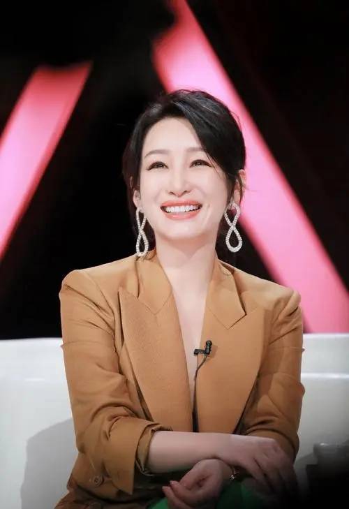 秦海璐:怀孕时小叔子公公相继去世,生娃后对婆婆好的亲妈都吃醋_因为