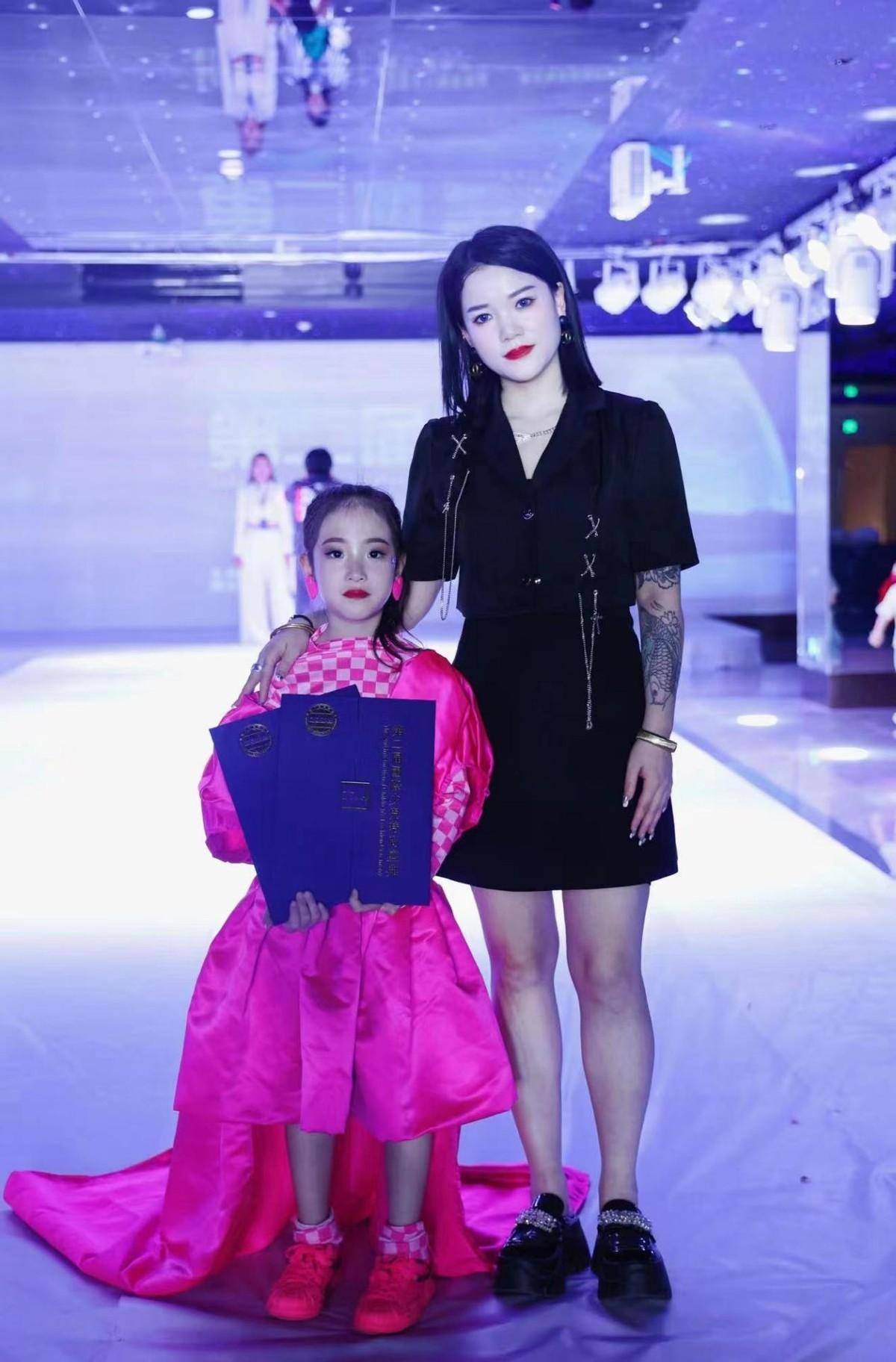 李佳怡 勇夺2023年第二届国际少儿时尚盛典人气冠军_邯郸_选手_直播