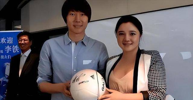 7亿潜逃出境的妻子良心发现,欲花200万捞李铁_足球_龙菲_事情