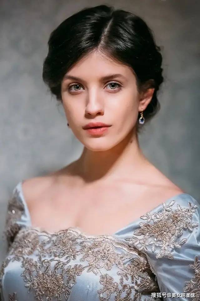 美女明星馆:安娜·奇波夫斯卡娅写真赏_俄罗斯_交易_电影