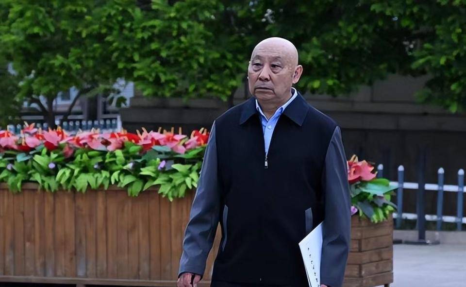 相声演员李建华追悼会,郭德纲于谦未现身,网友称可能是因为姜昆_会上_