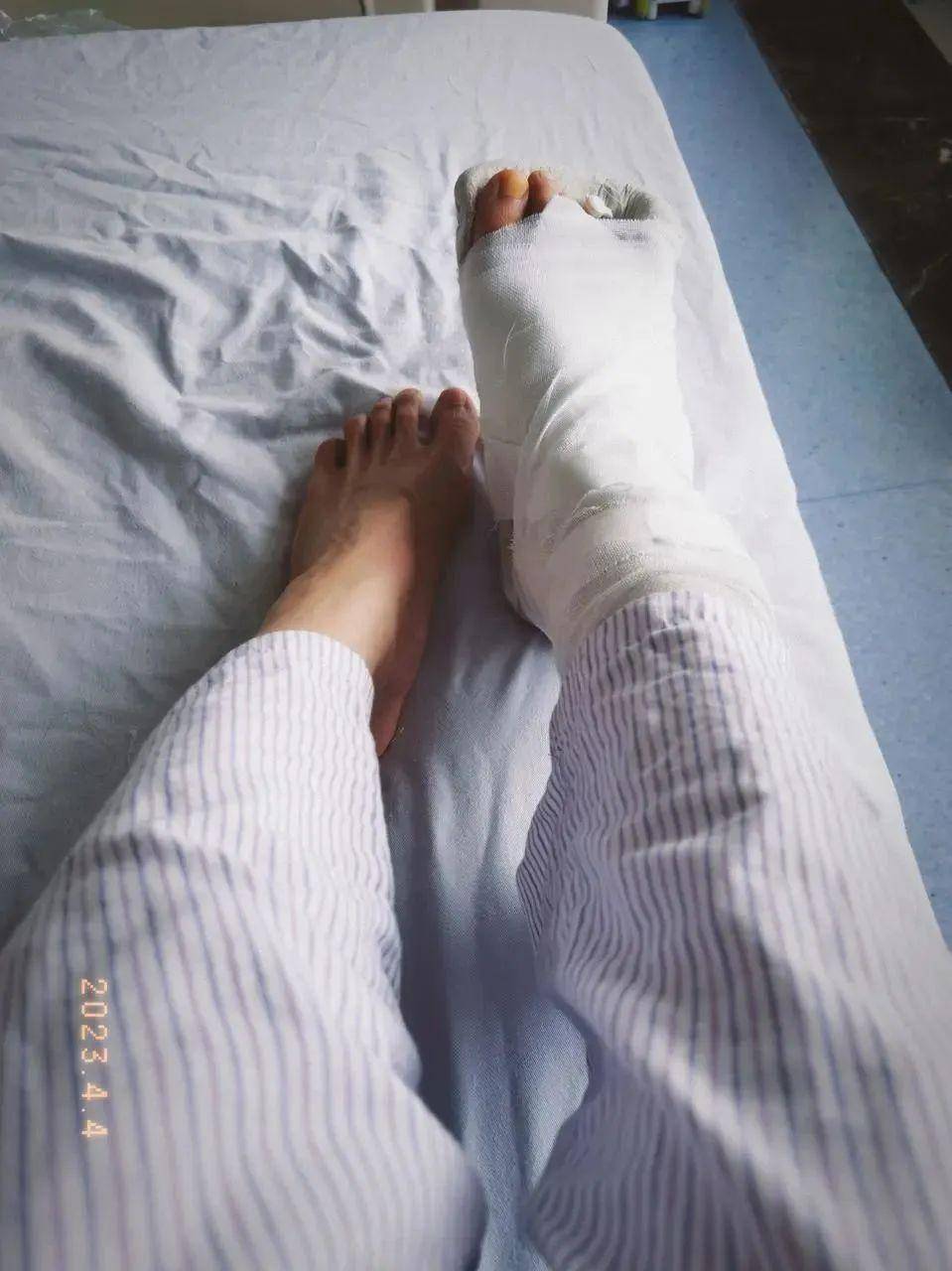 同事骨折,花了2万5,保险一分没赔?_服务_住院_医疗