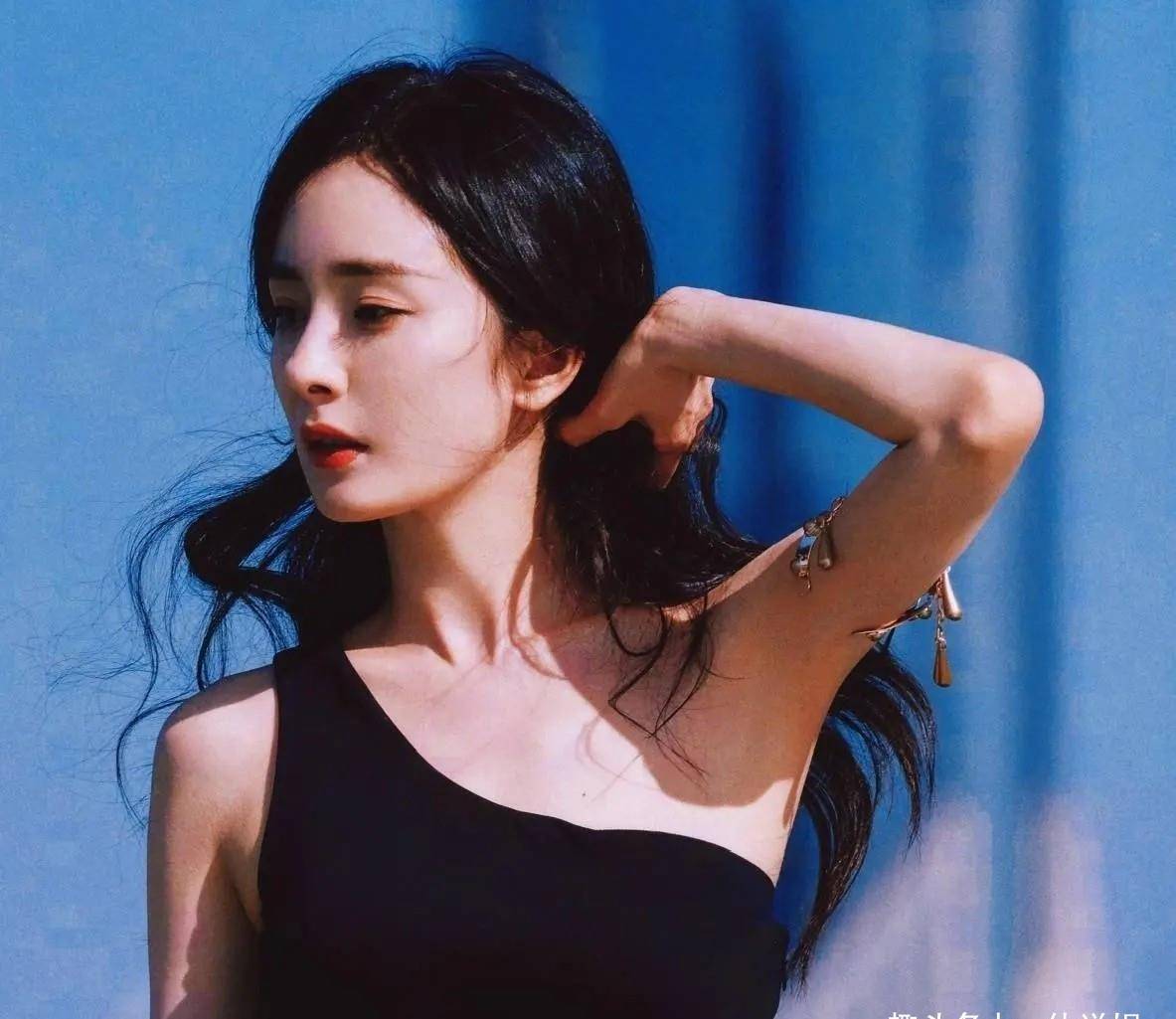 网曝杨幂和年轻帅哥同回小区,疑似有了新恋情,男方高大威猛_事业_身份
