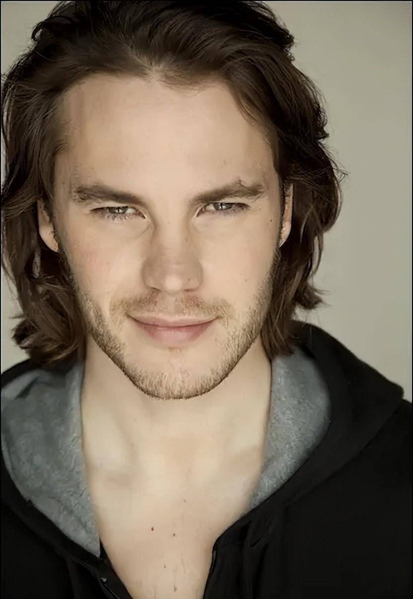 影视人物志《泰勒·克奇》具备运动员的完美身材帅气迷人的型男_电视