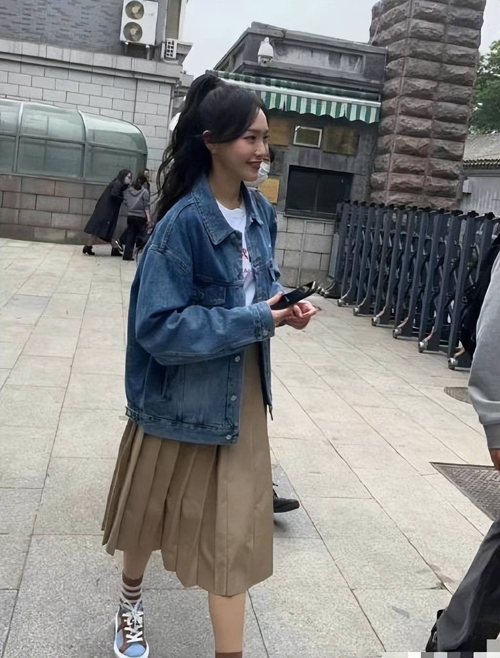 中戏02级同学聚会照曝光,唐嫣状态好,文章一脸憔悴老到认不出_姚笛