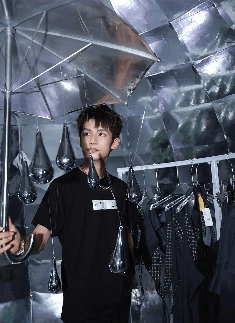 男明星为上位陪睡男大佬,长达四小时录音曝光,内容不堪入耳_赵弈钦_赵