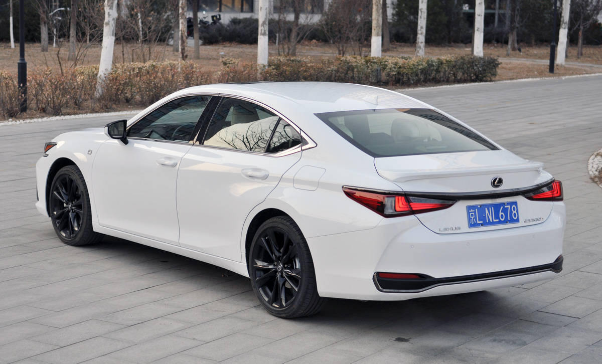 运动的外表不是摆设 试驾雷克萨斯es 300h f sport_搜狐汽车_搜狐网