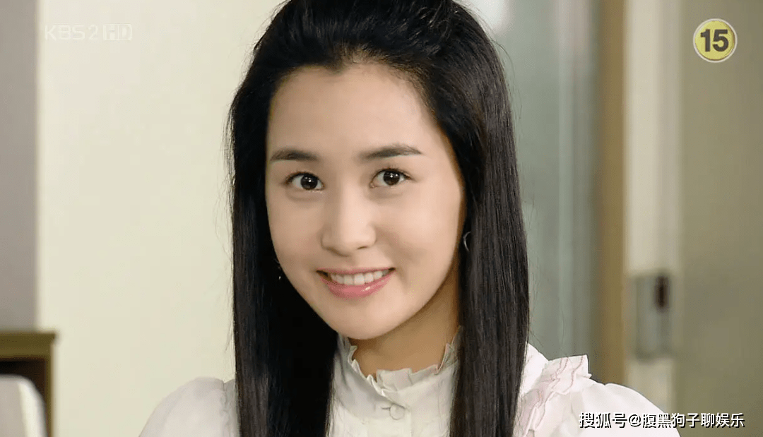 2001年,她拿到了"春香小姐"大赛的冠军(这项选举始于1931年,评选的