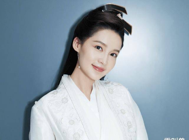 赵丽颖的逆袭人生:9年前为李沁做配角,7年后身价和地位一目了然_演技