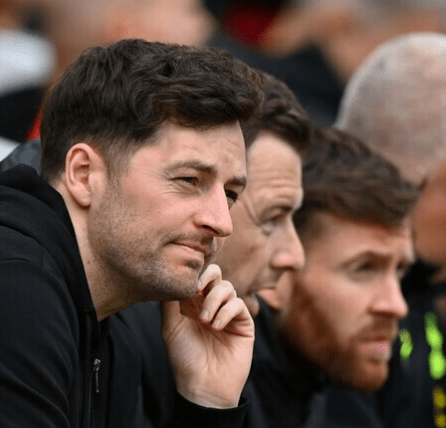 有主张称,托特纳姆热刺队的主教练瑞安·梅森不能被任命为正式主教练.