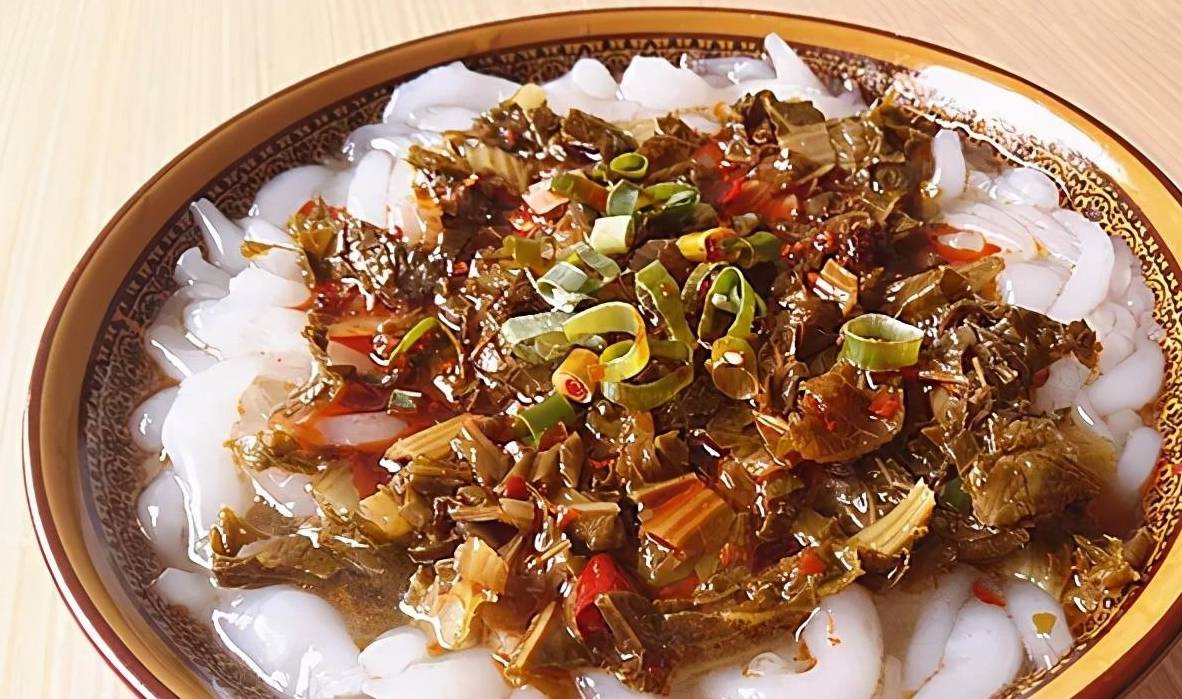解暑去腻又开胃炝上浆水,浇面即可韭菜,葱花,辣椒一炒一碗浆水面最能