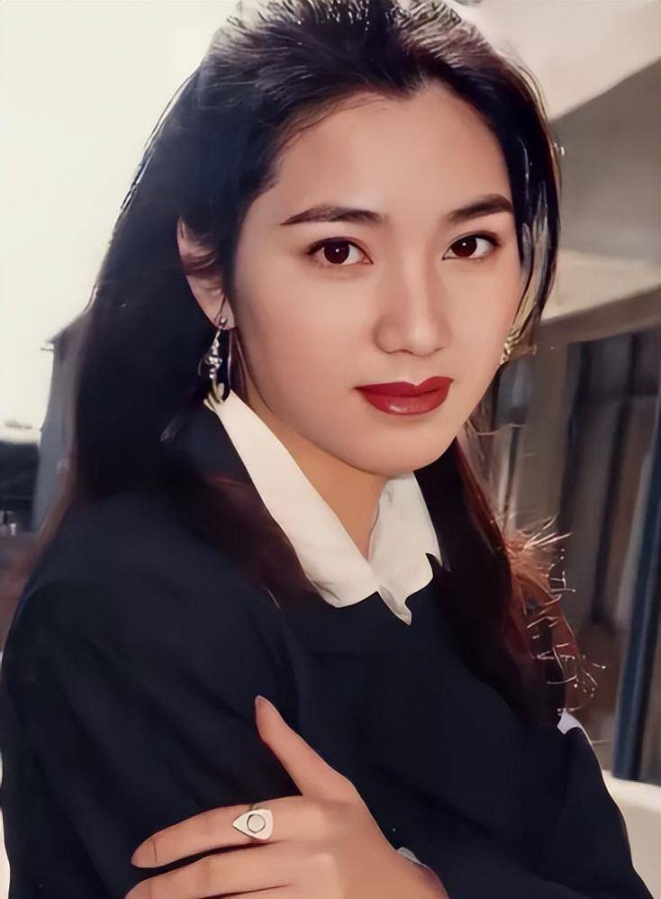 由于婚前对彼此并不了解,渡过热恋期之后,他们之间的矛盾越来越大.