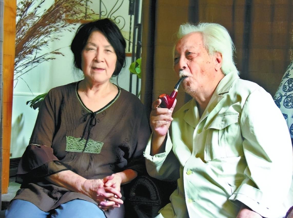 在陈布文去世不到一年里,丈夫张仃就和干女儿成了婚,这个结果不禁令人