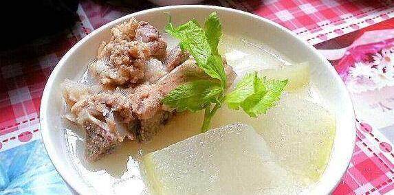 煲一锅大骨冬瓜汤,冬天里暖暖的家的感觉_功效_营养_骨头