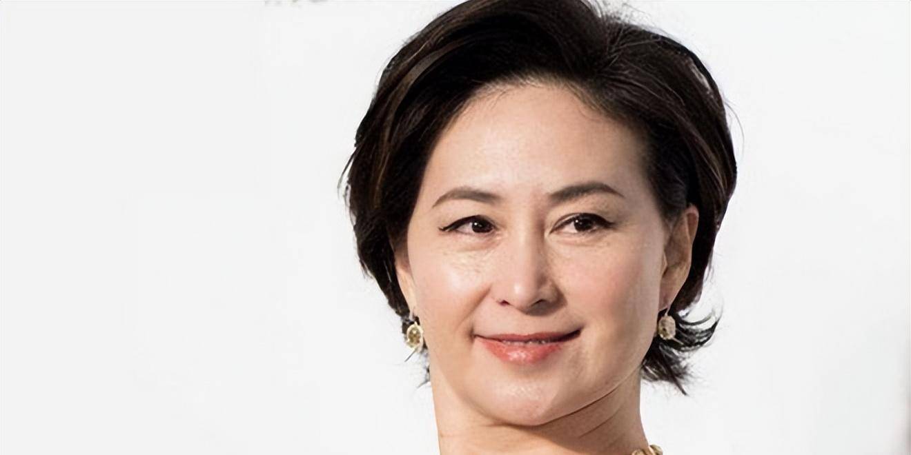 何超琼肯定不能生育了也许是上天看她事业太成功才夺走了她的爱情和