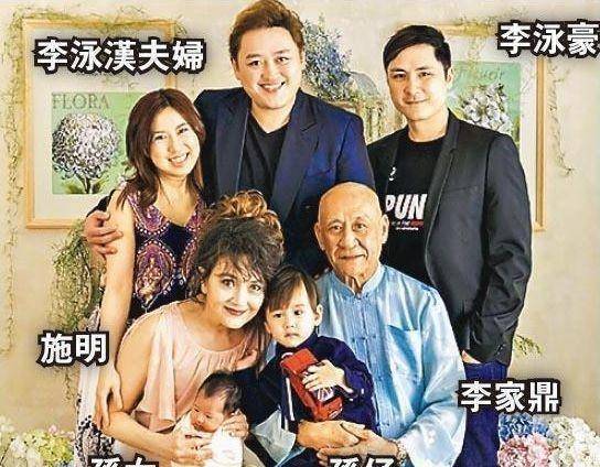 73岁李家鼎全家近照!